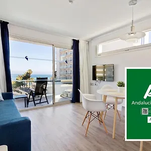https://apartamentos-carihuela-suites.1costadelsol.com