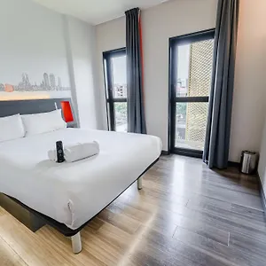Otel Easyhotel Barcelona Fira, L'Hospitalet de Llobregat